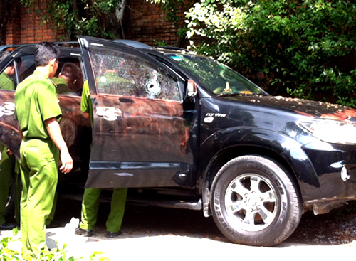 Vụ đôi nam nữ chết gục trong xe: Nghi vấn chuyện tình cảm