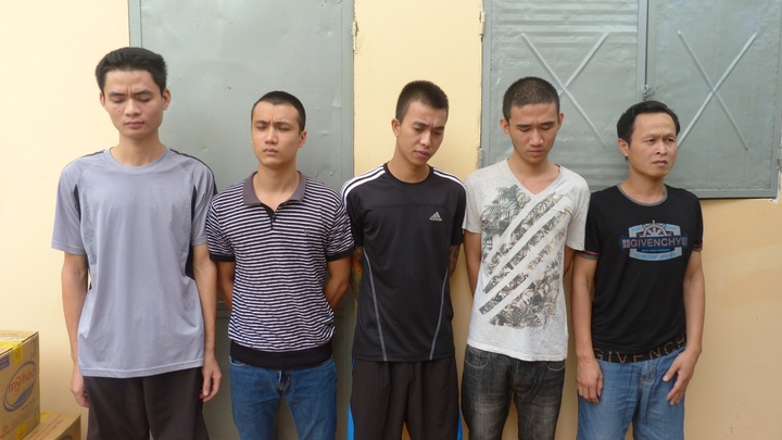 Bắt 5 đối tượng cá độ bóng đá, cho vay nặng lãi và sử dụng ma túy