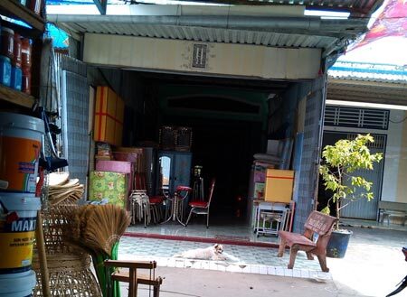 Chuyện lạ ở xứ Chà Là: Bị bạn cướp vợ, ‘cưa’ vợ bạn ‘phục thù’