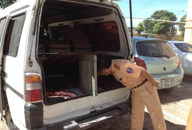 Thanh Hóa: CSGT bắt xe ô tô chở gần 2 tạ vảy tê tê