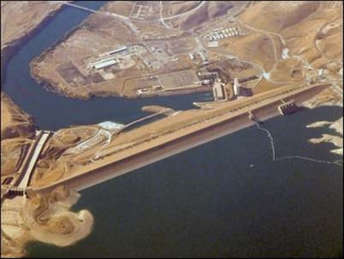 Máy bay Mỹ yểm trợ người Kurd tái chiếm đập Mosul