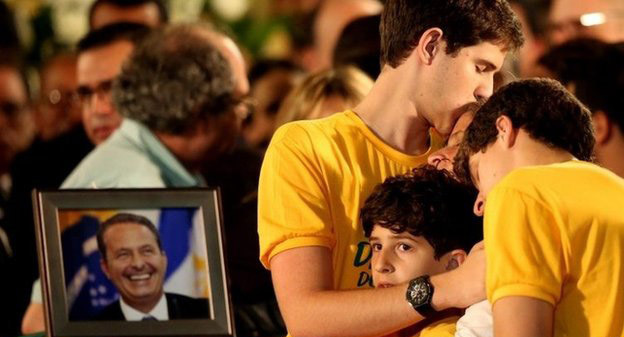 Người dân Brazil tiễn đưa ứng cử viên Tổng thống Eduardo Campos