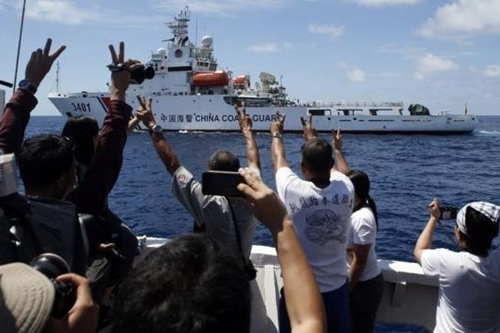 Trung Quốc quay sang gây sự với Philippines ở Biển Đông