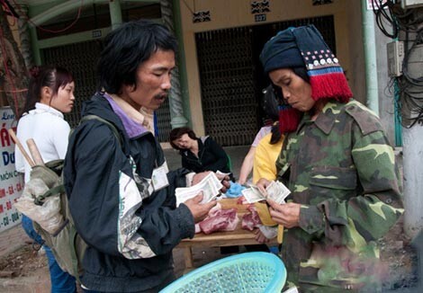 Người đàn ông 3 lần 'nhặt vợ' 4 lần bán con