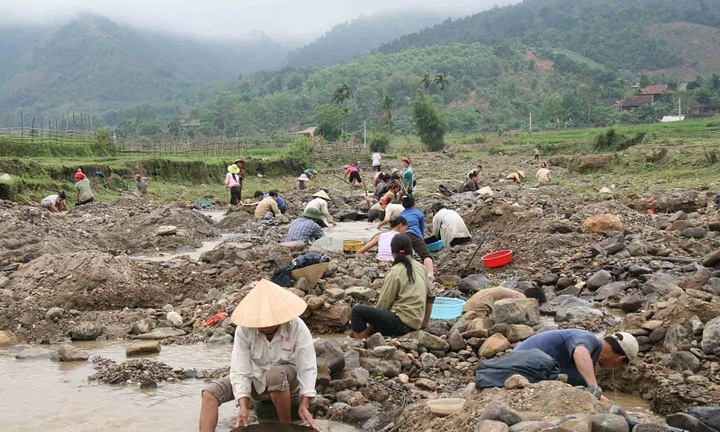 Ô nhiễm vì khai thác tài nguyên khoáng sản