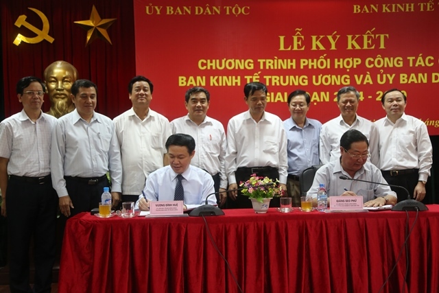 Ban Kinh tế Trung ương làm việc với Ủy ban Dân tộc