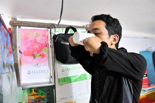 Chàng sinh viên không tay tự 