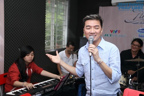 Mr Đàm sung sức chuẩn bị hát nhạc thập niên 70