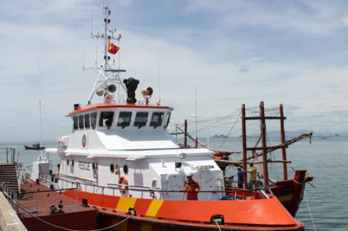 Một ngư dân bị móc sắt đâm thủng nách ở ngoài khơi