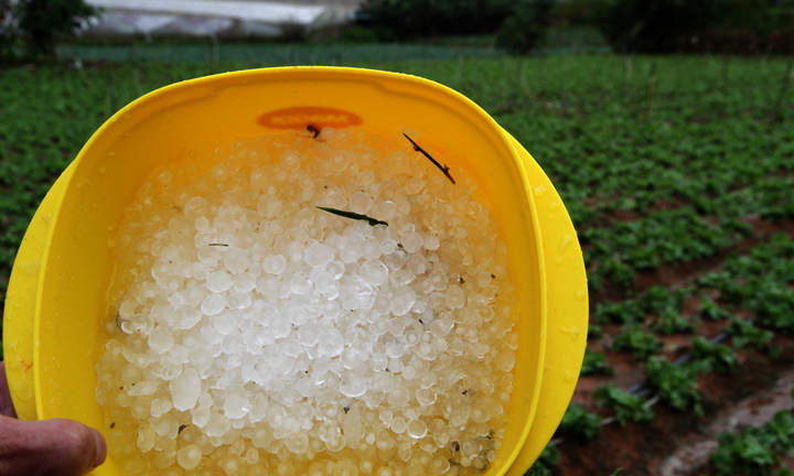 Trận mưa đá lịch sử trút xuống chân núi Lang Biang