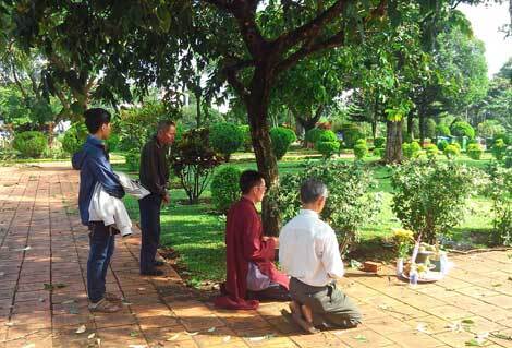 Phát hiện nam thanh niên treo cổ tử tự trong hoa viên