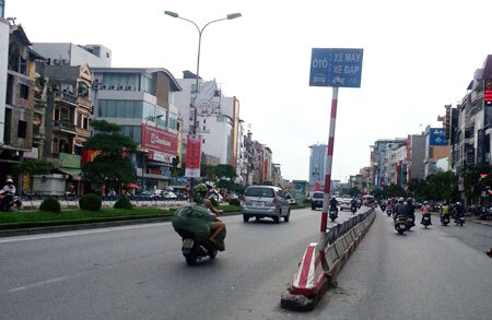 Hà Nội: Cấm đường Xã Đàn từ 25-30/8 để thi công cầu đi bộ