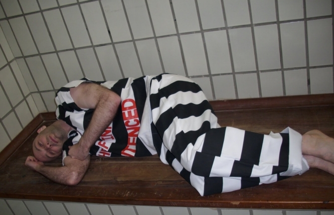 Kinh hoàng tù nhân nam: Bị hiếp dâm, cho thuê như... gái điếm