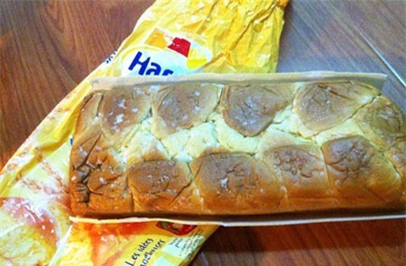 Đua làm sang, ăn bánh mỳ xách tay từ Pháp