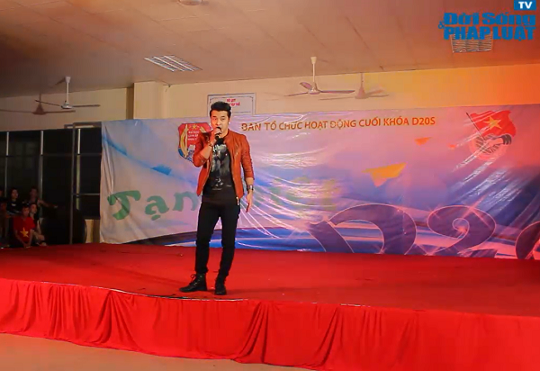 Ưng Hoàng Phúc, Hoàng Kỳ Nam hát phục vụ Cảnh sát Nhân dân