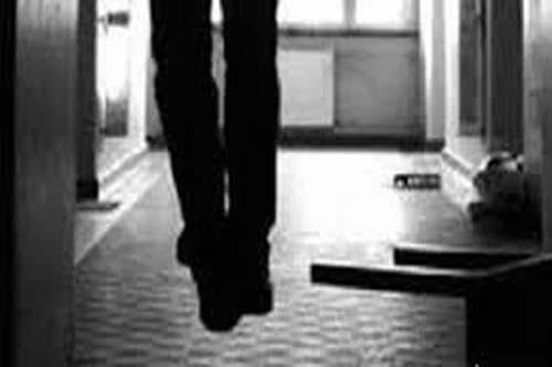 Cha dượng giết con riêng của vợ vì sợ 