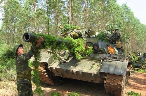 Xem bộ đội và xe tăng Quân khu 1 tập trận