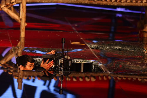 Sàn sân khấu The Voice Kids sụt, ba người bị thương