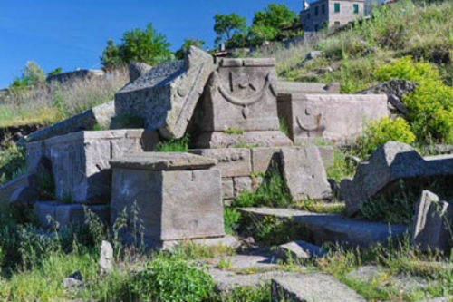 Bí ẩn đáng sợ về những chiếc quách ăn thịt người