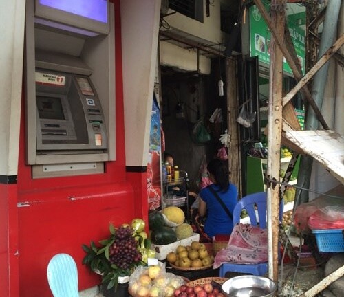 Kinh doanh, kiếm sống nhờ… ATM