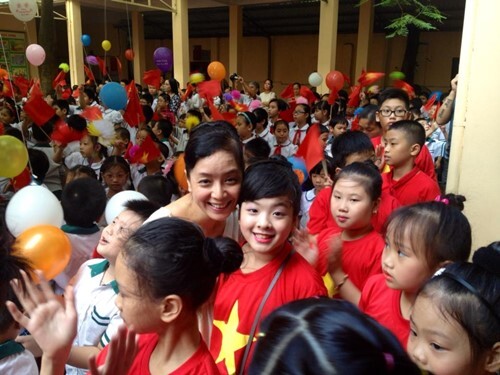 Sao Việt khoe ảnh đưa con đi khai giảng