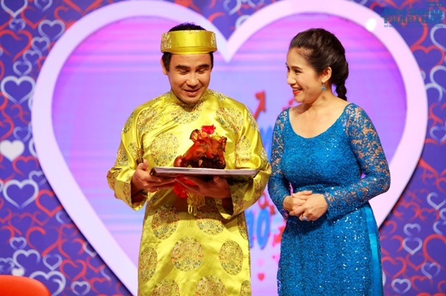 Quyền Linh – Cát Tường nhận đầu heo nhờ mai mối thành công