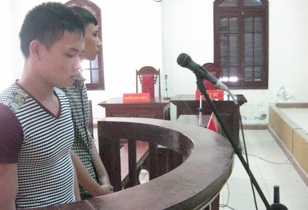 Thiếu tiền tiêu xài, trai làng rủ nhau trộm xe máy