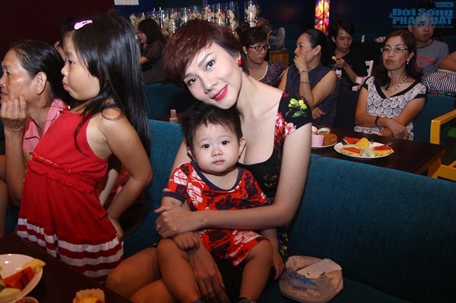 Dương Yến Ngọc - Pha Lê gặp nhau làm ngơ