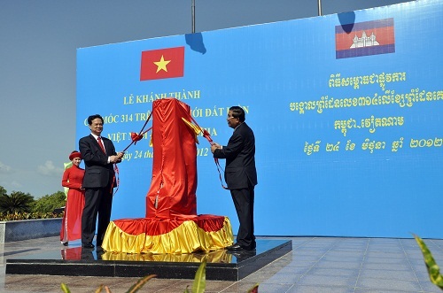 Khởi công 5 cột mốc tuyến biên giới bộ Việt Nam - Campuchia