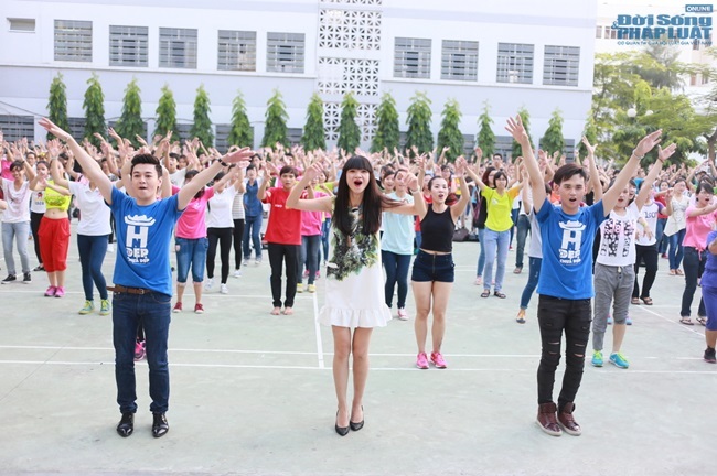 Sao Hà Nội quậy tưng với “Vũ hội công dân toàn cầu”