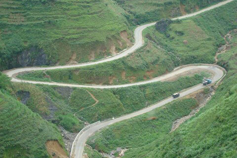 Vượt đèo an toàn, tài xế phải thực hiện