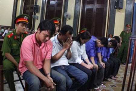 Sự thật rợn người được tiết lộ trong phiên xử “tập đoàn kích dục”