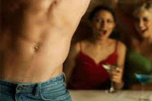 Trai bao, nghề kiếm tiền trong ác mộng phù du