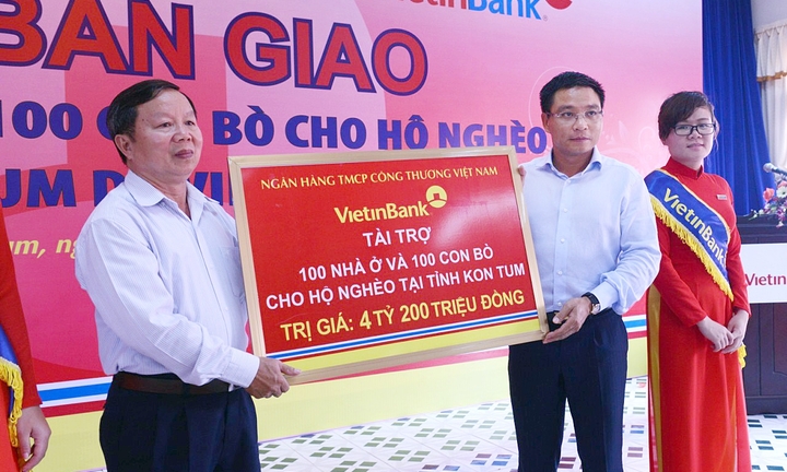 VietinBank trao tặng nhà và bò cho hộ nghèo Kon Tum