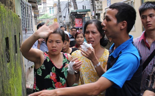 Kẻ khống chế con tin được nạn nhân cho bánh kẹo ăn sau khi bị bắt