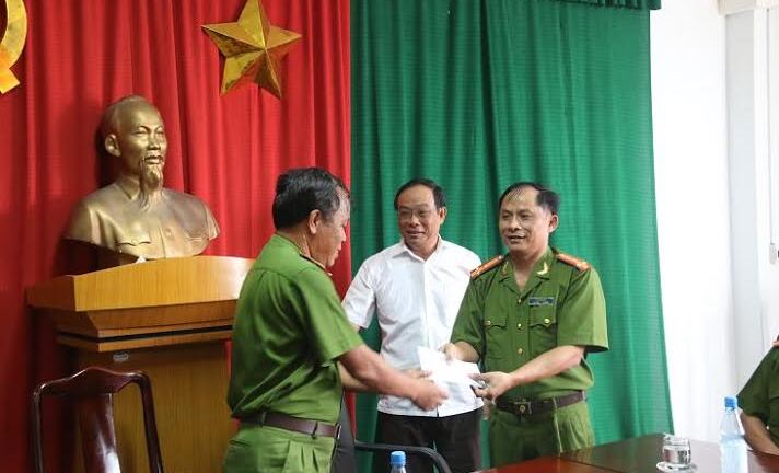 Khen thưởng chuyên án phá đường dây vận chuyển 40kg cần sa