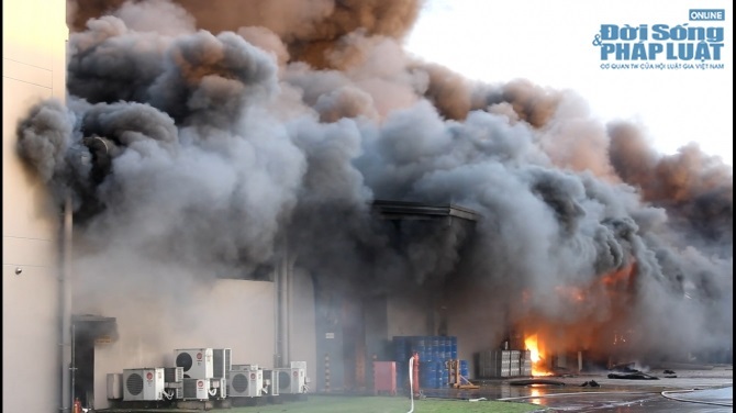 Clip: Toàn cảnh vụ cháy Khu công nghiệp VSIP Bình Dương