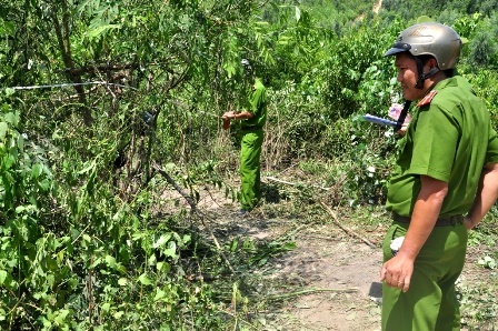 Cưa đầu đạn, hai người đàn ông chết thảm