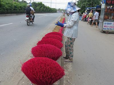 Mang bệnh vì nhang nhiễm độc