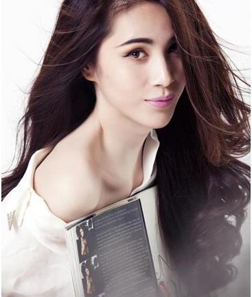 Điểm vàng trên gương mặt Thủy Tiên khiến bao cô gái mê mệt