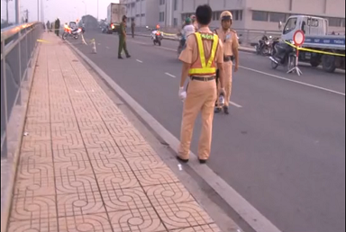 Xe tải cán chết cụ ông đang tập thể dục trên vỉa hè