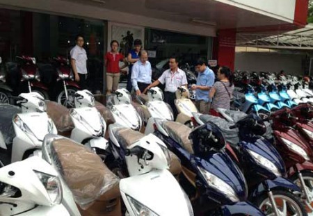 Lỗ nặng, cho không cả cửa hàng xe máy để thoát nợ