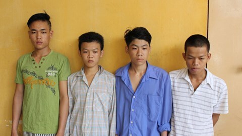 Băng cướp nhí òa khóc vì.... nhớ mẹ