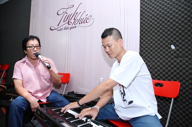 Danh ca Elvis Phương, Phương Dung giản dị đi tập nhạc