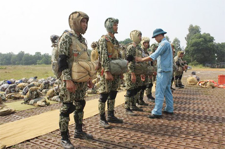 Tổ chức bắn đạn thật tên lửa phòng không tầm thấp 