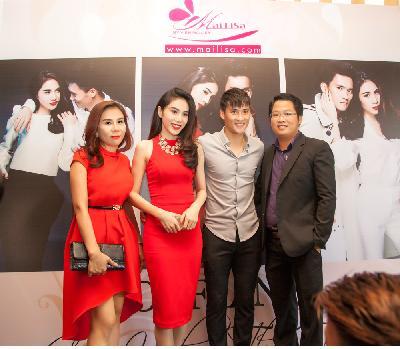 Doanh nhân Phan Thị Mai diện váy đỏ “đọ” sắc bên Thủy Tiên