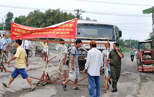 Người dân Biên Hòa lại rào đường chặn 