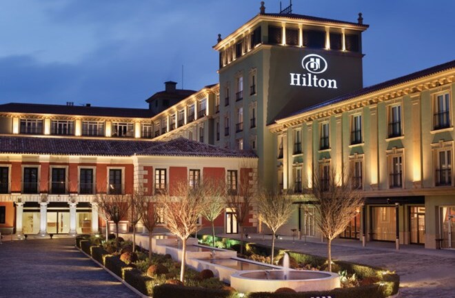 Chuỗi khách sạn Hilton, “chết đi, sống lại