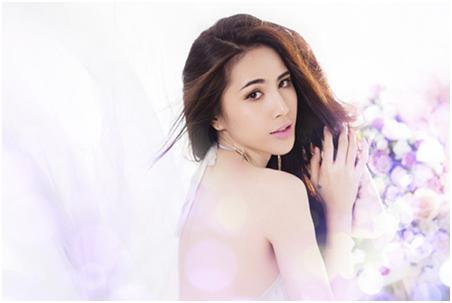 Cách trang điểm nhẹ nhàng nổi bật gương mặt Thủy Tiên