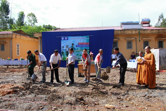 Khởi công động thổ xây nhà bán trú cho học sinh vùng cao